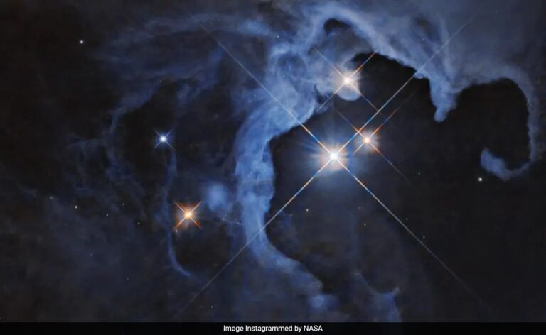 NASA’s Hubble Captures Triple-Star System 550 Light-Years Away